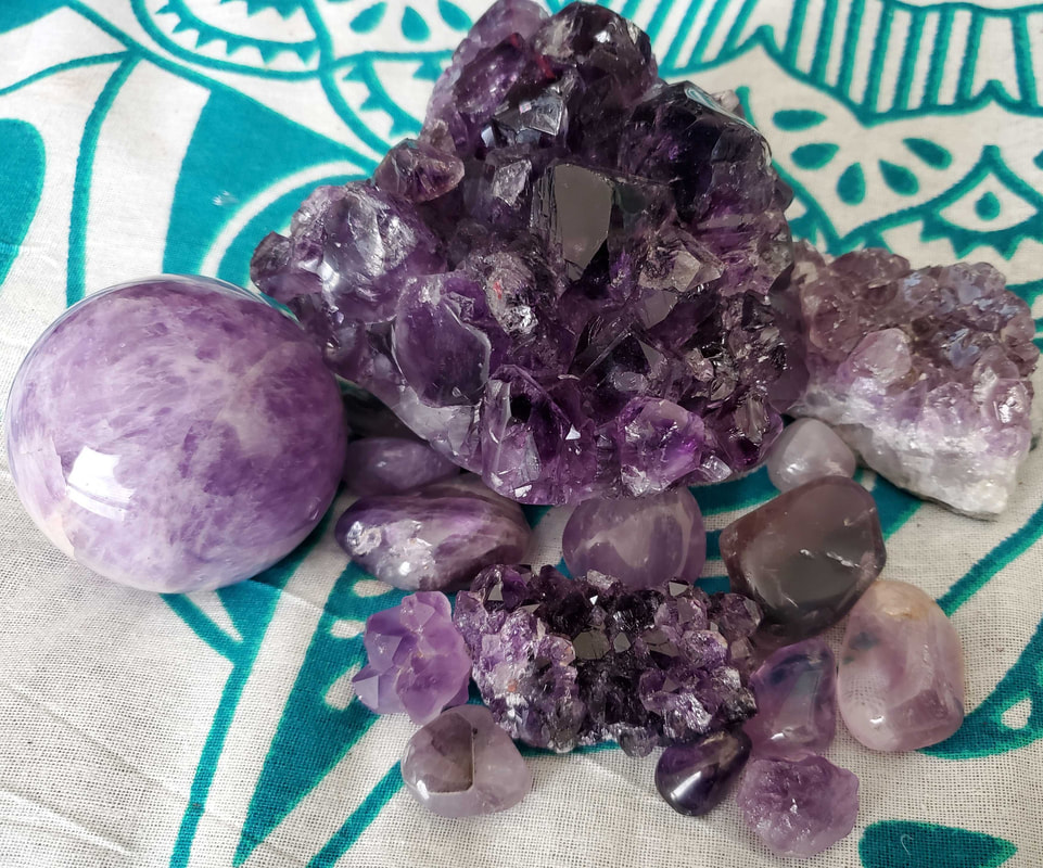Multiple pieces of amethyst of different shapes and sizes
